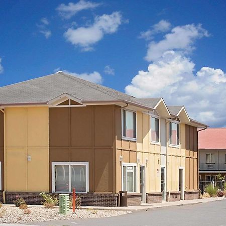 Super 8 By Wyndham Denver Central Extérieur photo