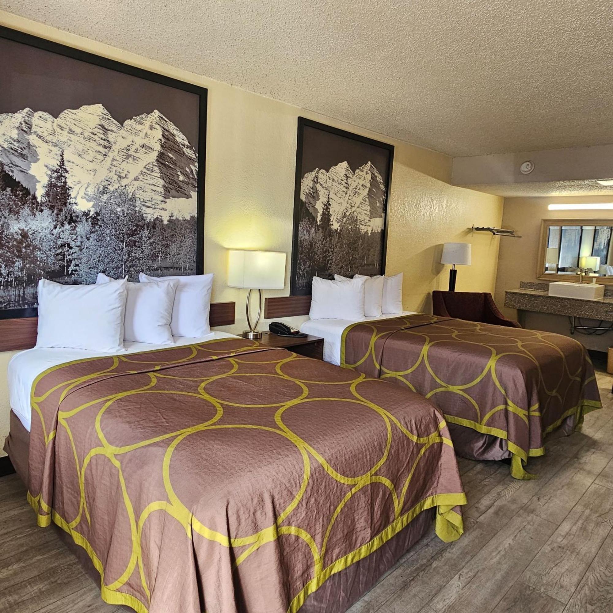 Super 8 By Wyndham Denver Central Extérieur photo