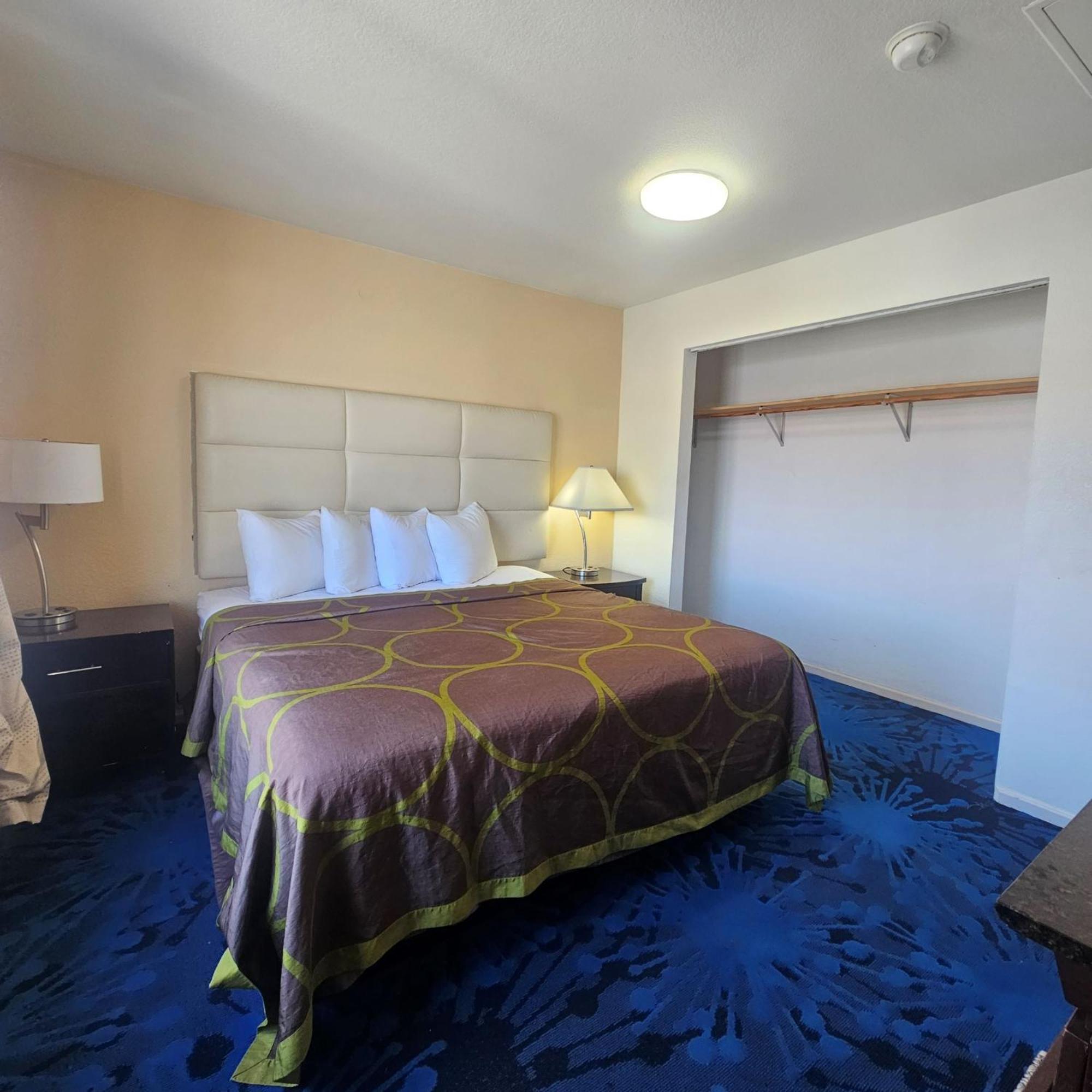 Super 8 By Wyndham Denver Central Extérieur photo