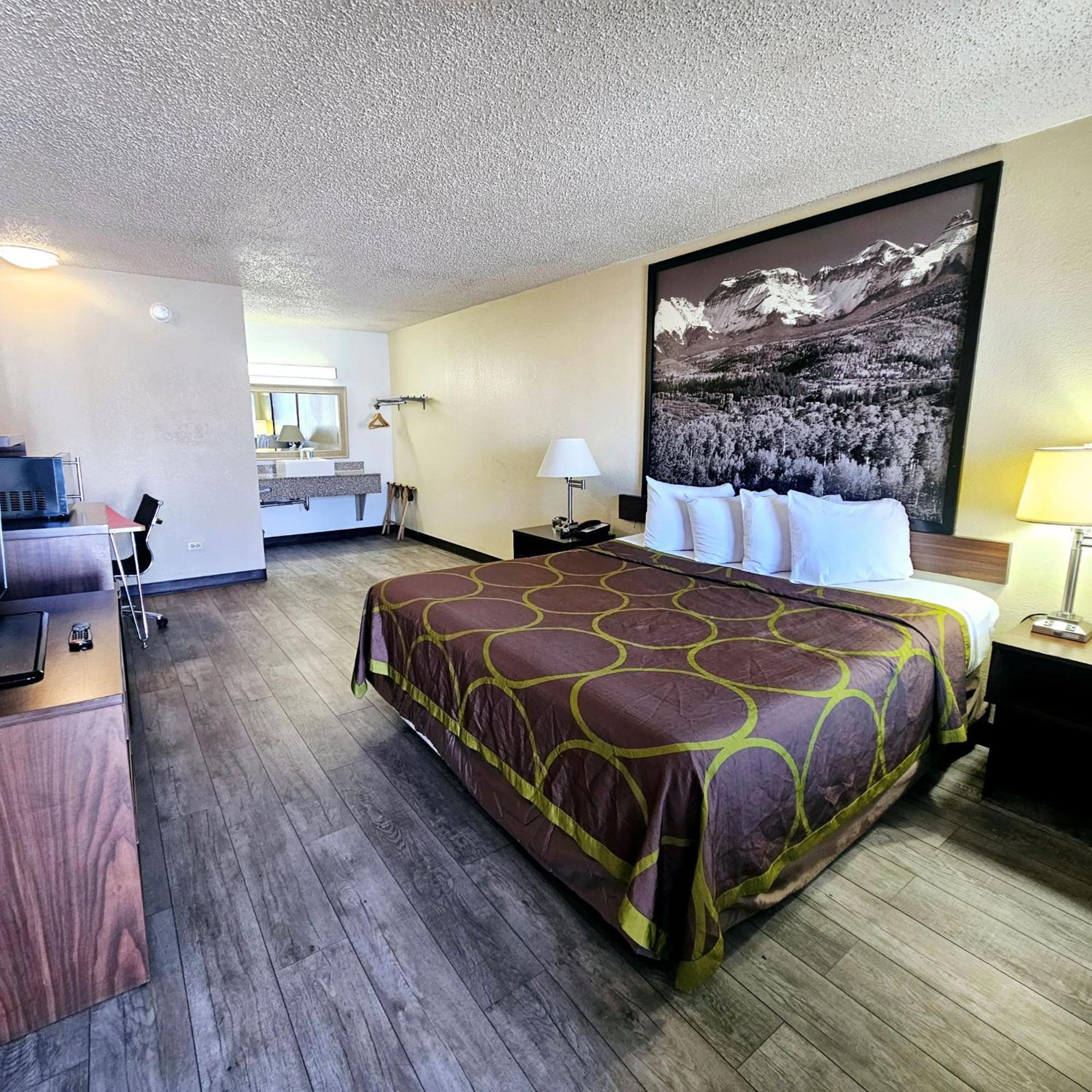 Super 8 By Wyndham Denver Central Extérieur photo