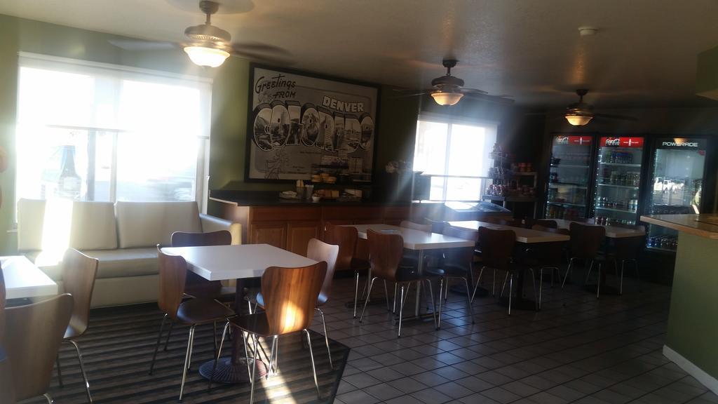 Super 8 By Wyndham Denver Central Extérieur photo