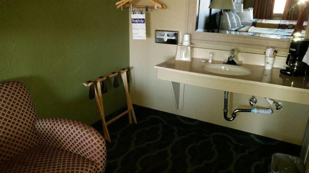 Super 8 By Wyndham Denver Central Extérieur photo