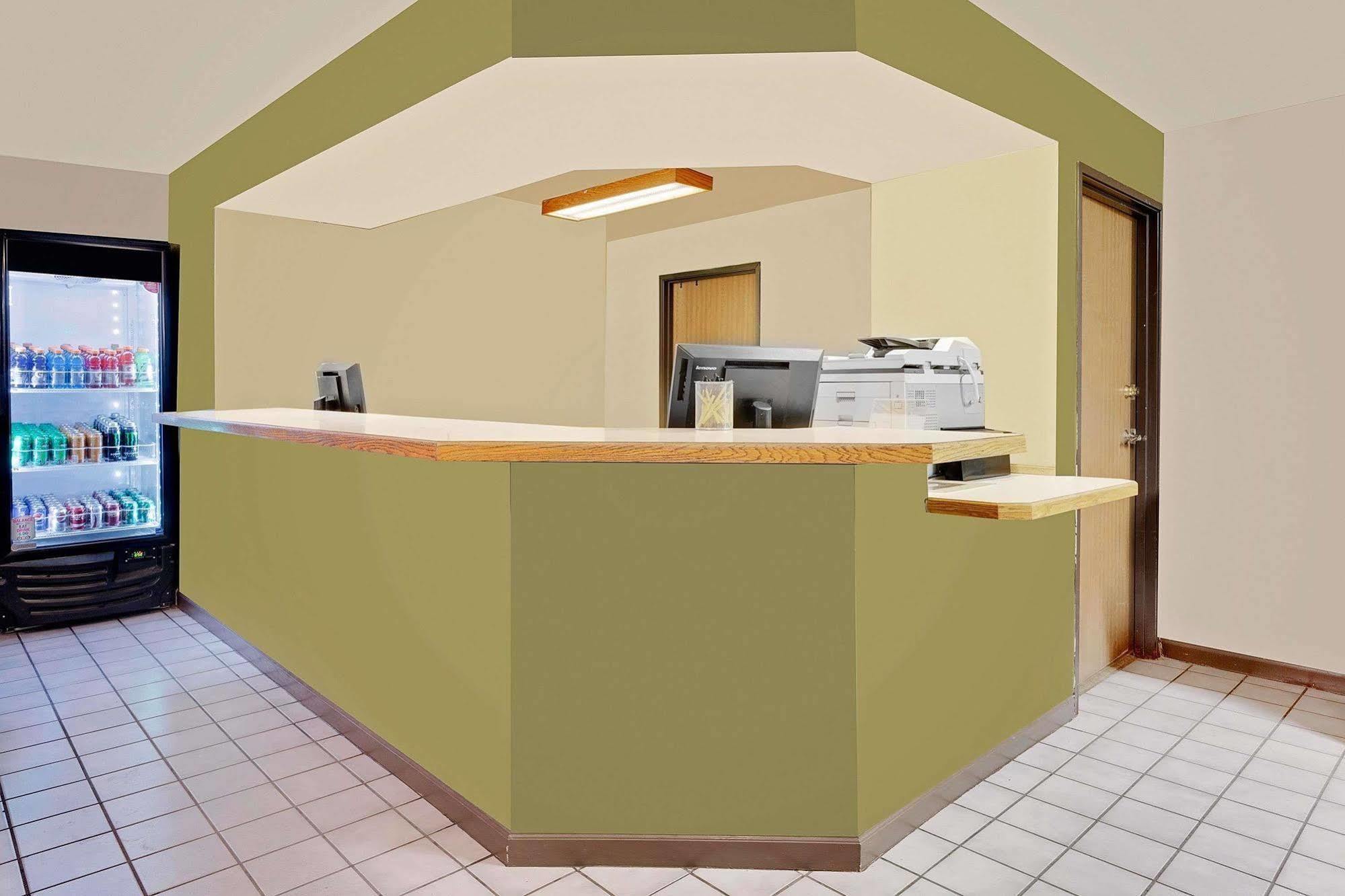 Super 8 By Wyndham Denver Central Extérieur photo