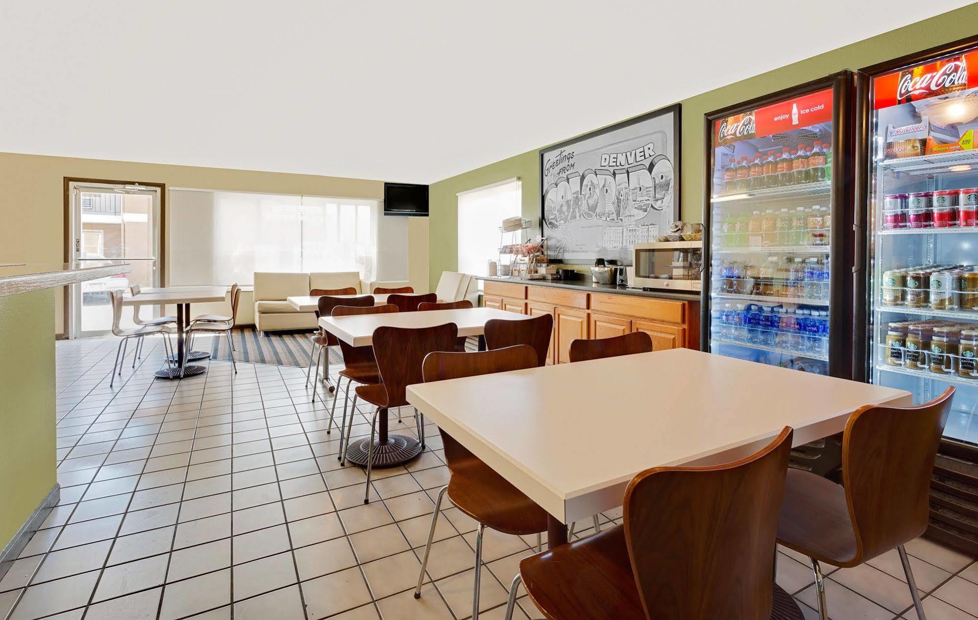 Super 8 By Wyndham Denver Central Extérieur photo