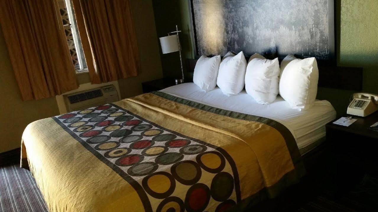 Super 8 By Wyndham Denver Central Extérieur photo